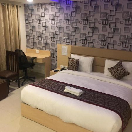 Hotel Airport D'Capitol Új-Delhi Kültér fotó