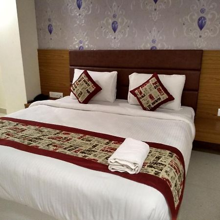 Hotel Airport D'Capitol Új-Delhi Kültér fotó