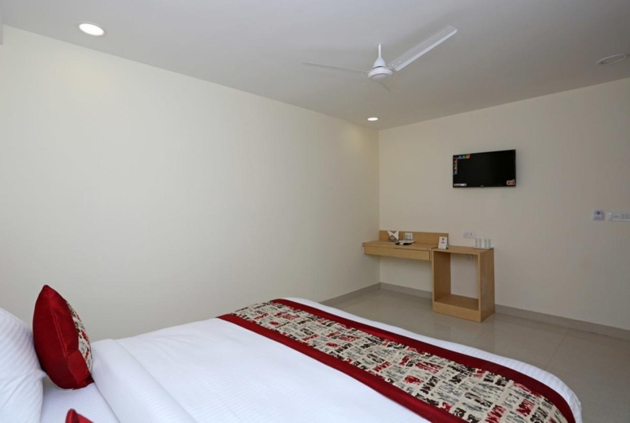 Hotel Airport D'Capitol Új-Delhi Kültér fotó
