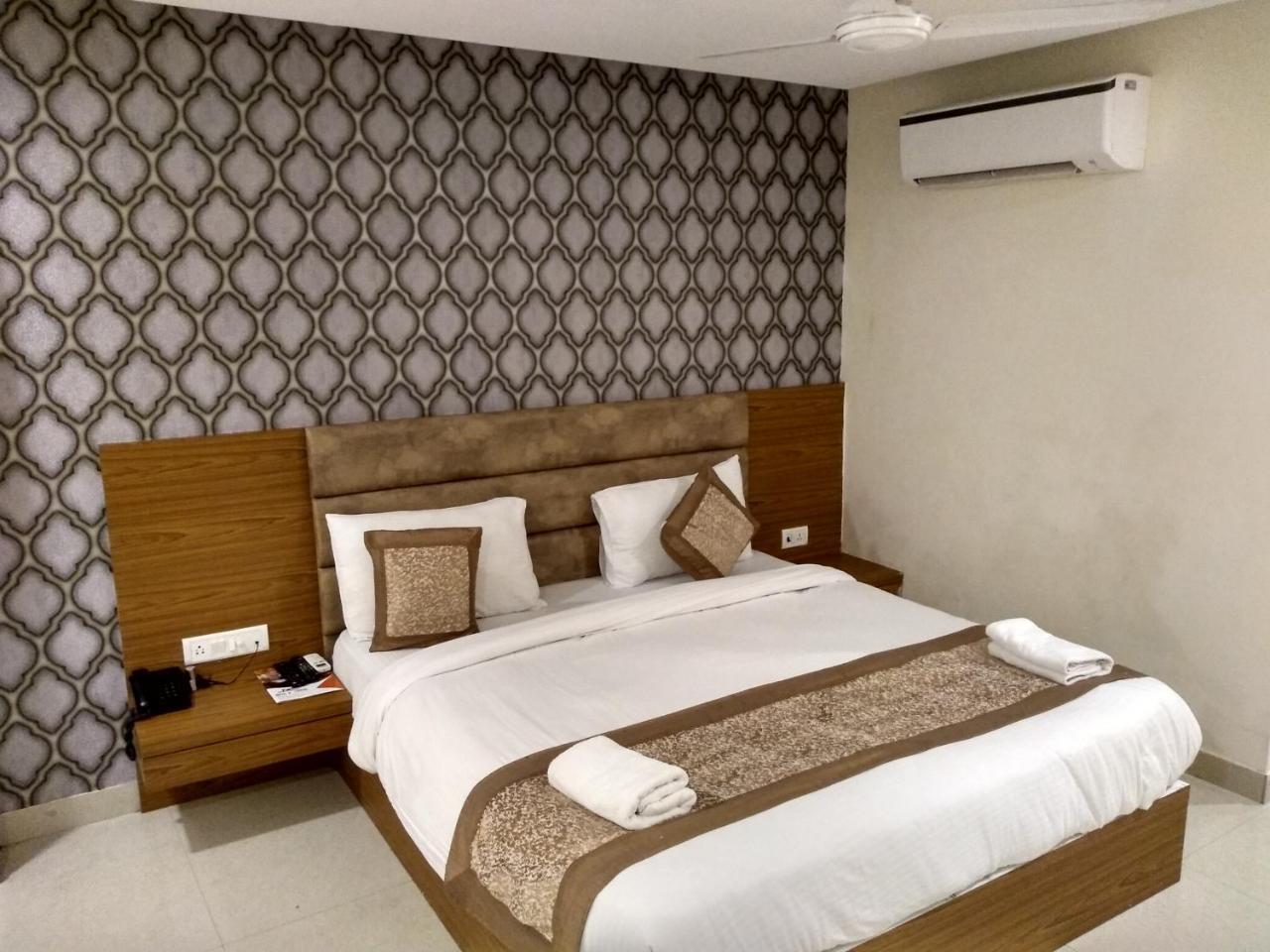 Hotel Airport D'Capitol Új-Delhi Kültér fotó