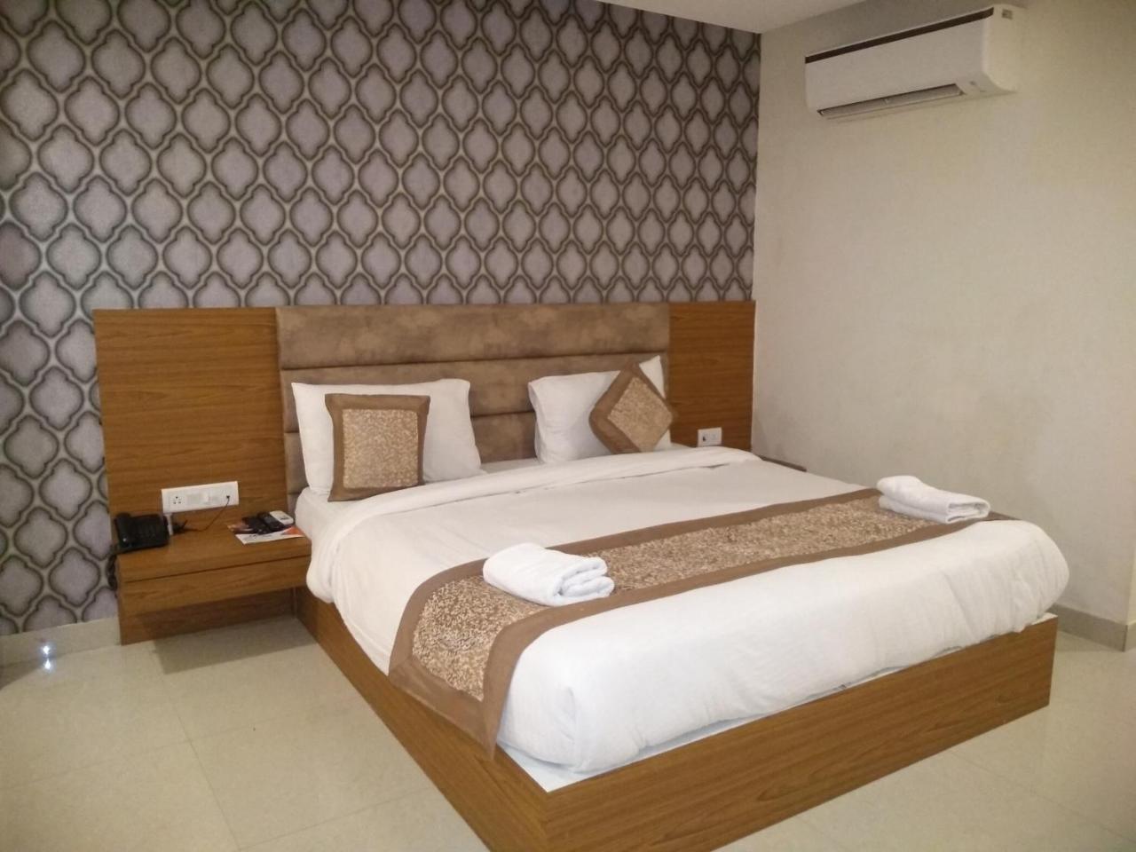 Hotel Airport D'Capitol Új-Delhi Kültér fotó