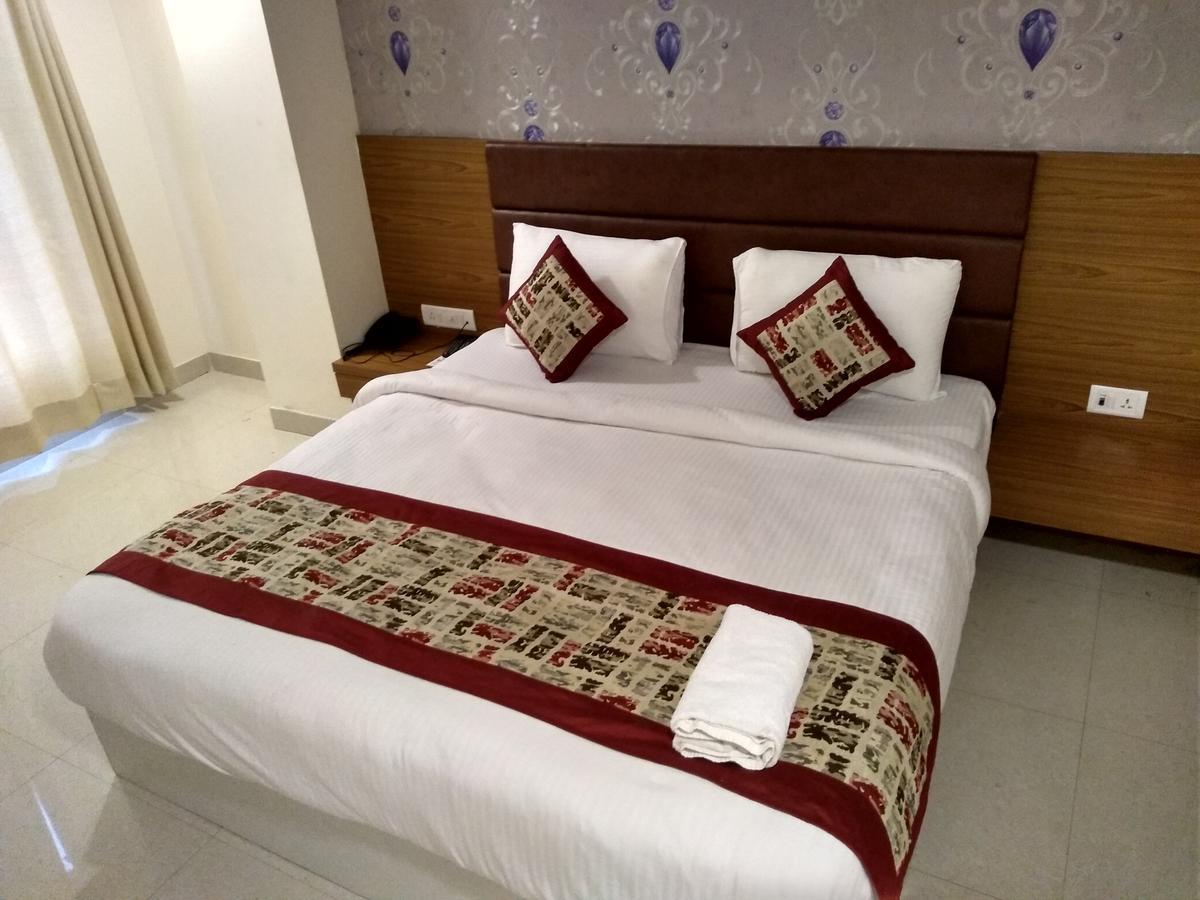 Hotel Airport D'Capitol Új-Delhi Kültér fotó